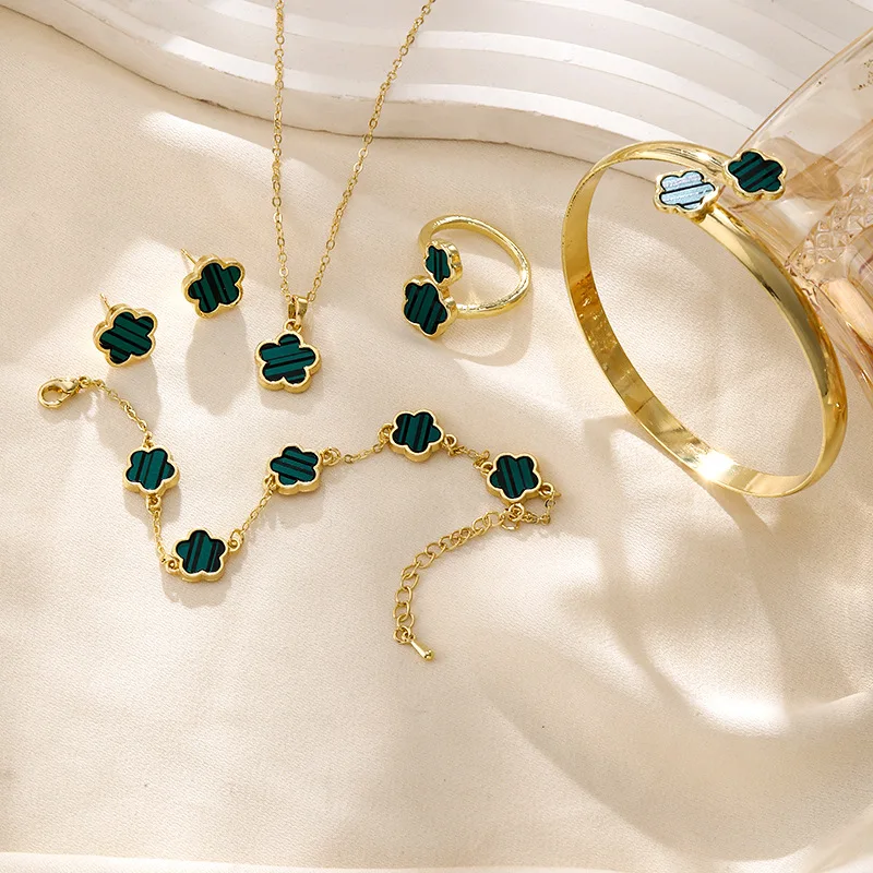 Preorder-5 piece clover
